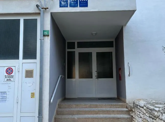 Bella Veruda In *